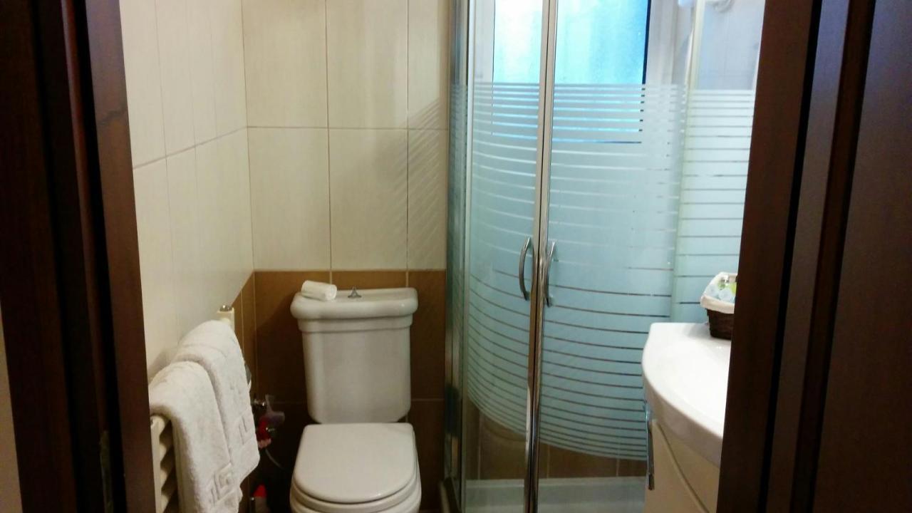 Lovely 2-Bedroom Apartment At Greek Riviera Vári Exteriör bild