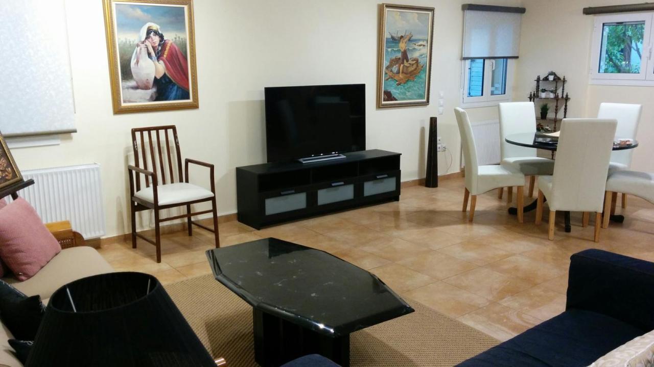 Lovely 2-Bedroom Apartment At Greek Riviera Vári Exteriör bild