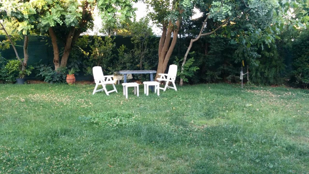 Lovely 2-Bedroom Apartment At Greek Riviera Vári Exteriör bild
