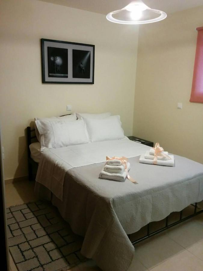Lovely 2-Bedroom Apartment At Greek Riviera Vári Exteriör bild