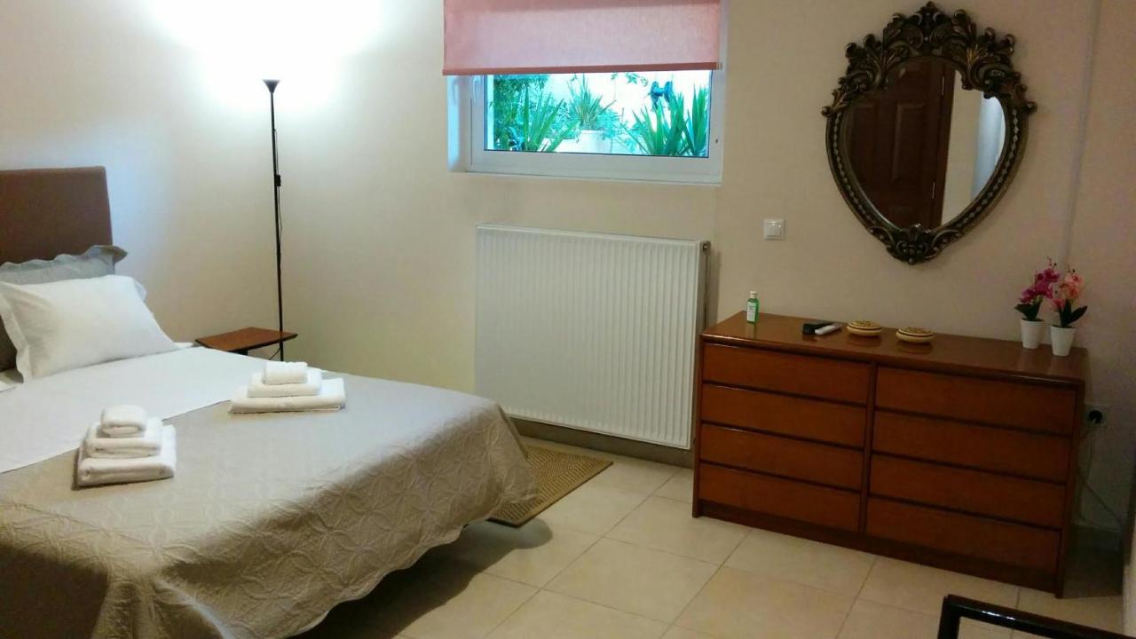 Lovely 2-Bedroom Apartment At Greek Riviera Vári Exteriör bild