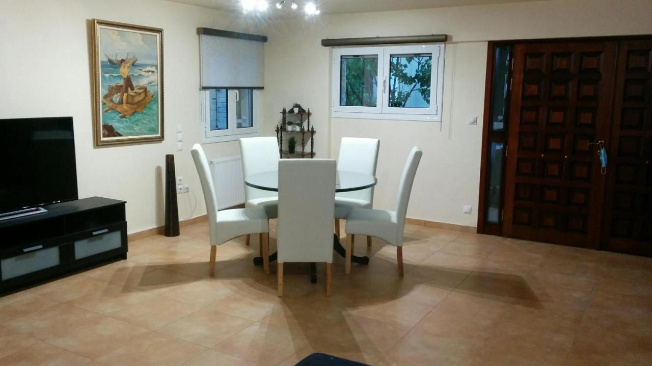 Lovely 2-Bedroom Apartment At Greek Riviera Vári Exteriör bild